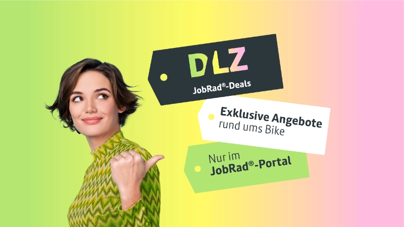 eine Frau deutet und blickt auf Labels mit der Beschriftung: JobRad Deals - Exklusive Angebote rund ums Bike - nur im JobRad-Portal